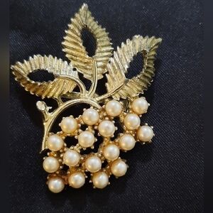 BSK Vintage Seed Pearl Gold Tone Flower Plant Brooch Pin